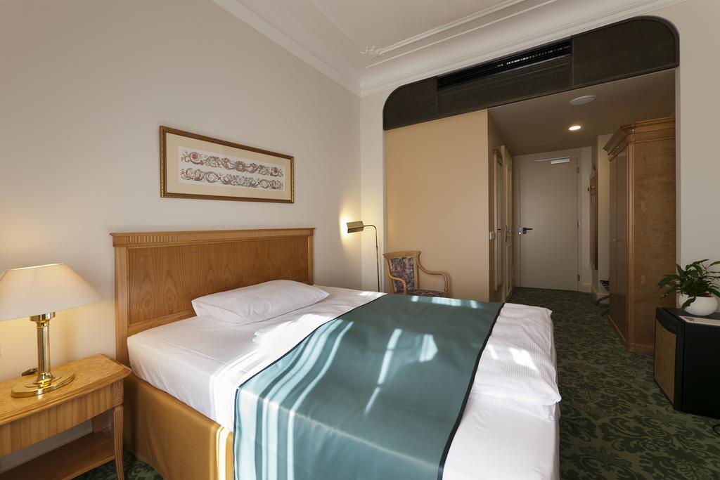 Grandhotel Ambassador Narodni Dum Karlovy Vary Rom bilde